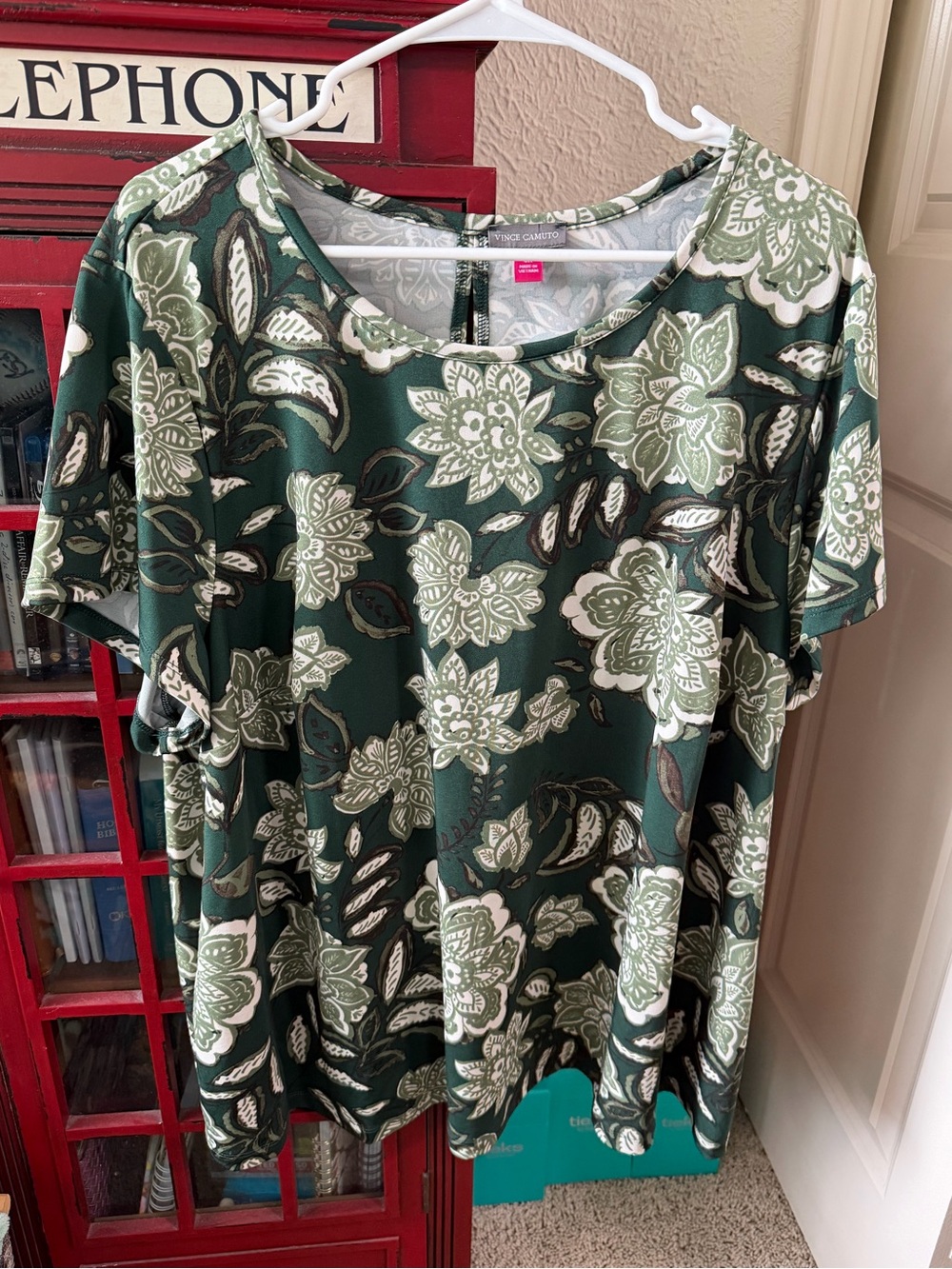 NWT Vince Camuto 3X Forest Green Floral Top Plus Size